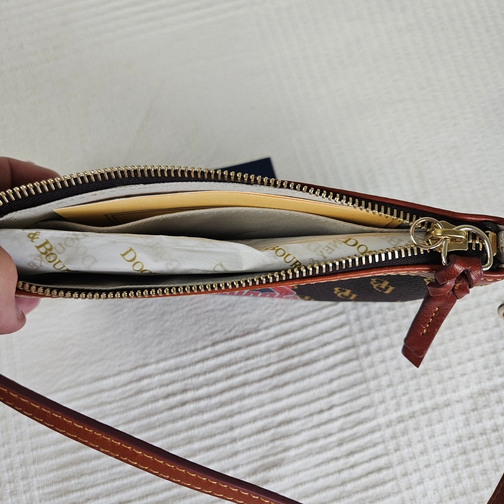 NEW Dooney & Burke x MLB St Louis Cardinals Stadium Signature Wristlet Purse NWT - Picture 6 of 8